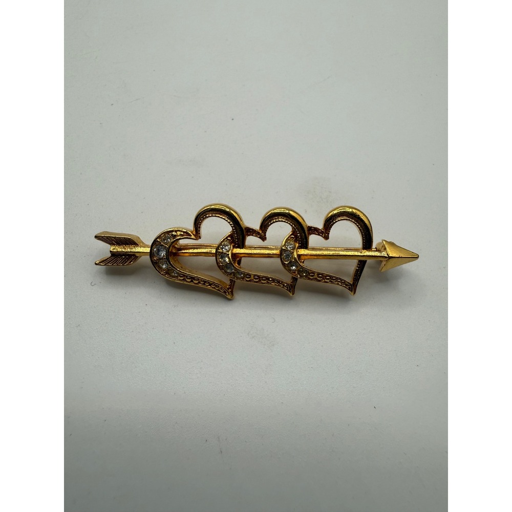 Vintage Avon Gold Tone Triple Heart Cupid Arrow Rhinestone Brooch Pin Signed - Picture 1 of 4